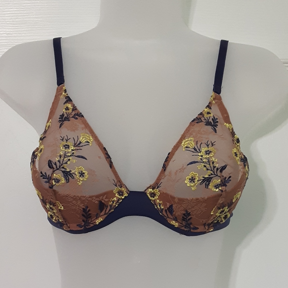 Natori Floral Embroidered Lace Bra Size 32B.